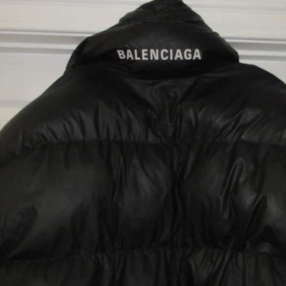 NWT BALENCIAGA $3650 Unisex Black Wrap Puffer LOGO COAT L - Picture 3 of 6
